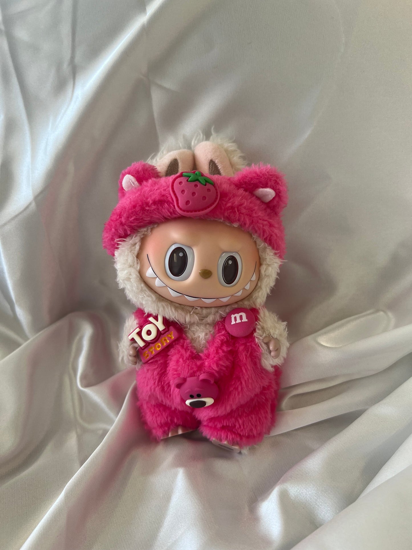 Labubu Berry Bear Set - Pink Fluffy Onesie & Strawberry Hood for 17CM/6.7IN Labubu Dolls