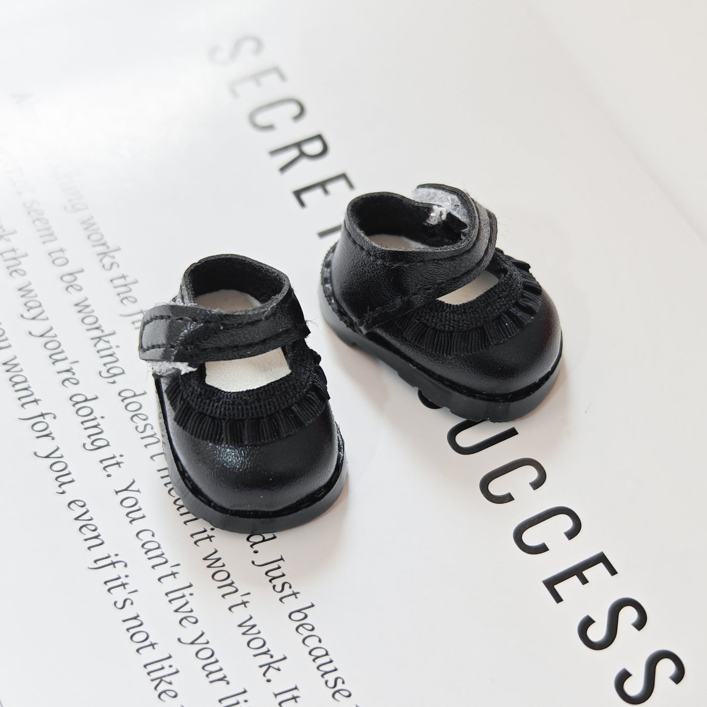 Lace-Trimmed Dress Shoes for Labubu – Cute Doll Shoes